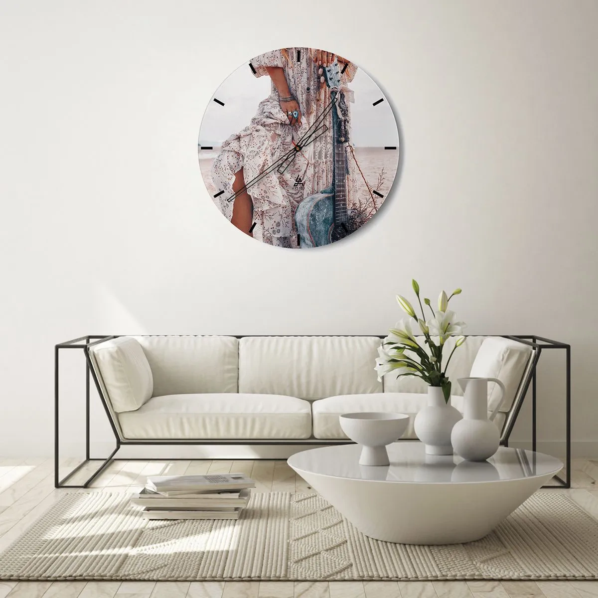 Nástenné hodiny - Boho štýl s gitarou na pláži a kvetinovými šatami - 30x30cm - Kvetinové deti na ceste - Moderná nástenná dekorácia do obývacej izby, kuchyne a spálne ARTTOR