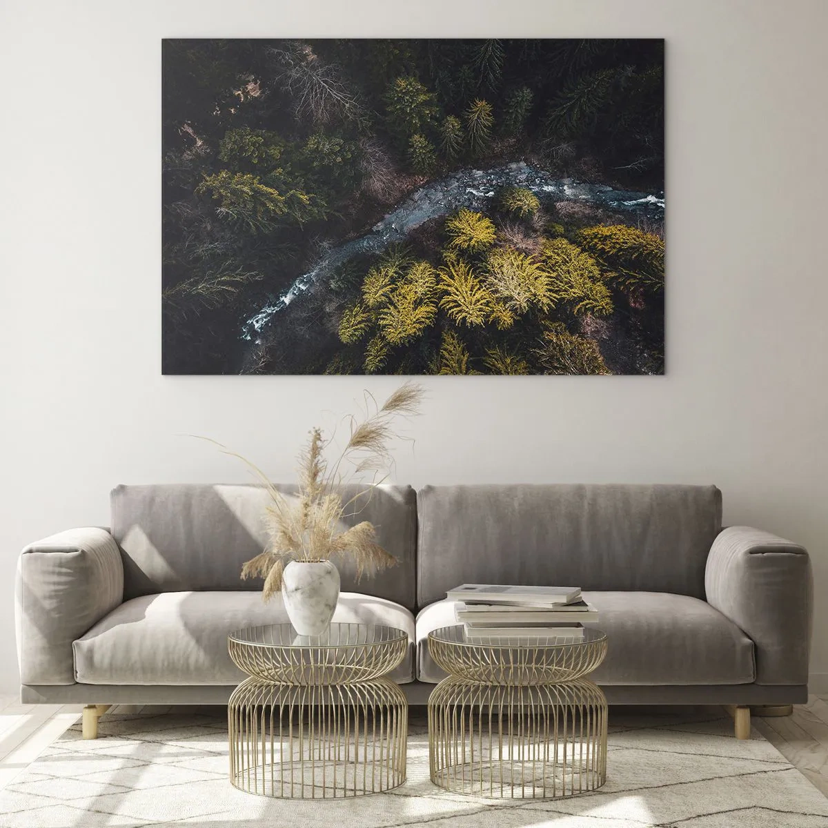 Obraz na skle - Pohľad z vtáčej perspektívy na lesnú krajinu s kľukatým potokom - 70x50cm - Rýchlo, stále rýchlejšie - Moderná nástenná dekorácia do obývacej izby a spálne ARTTOR