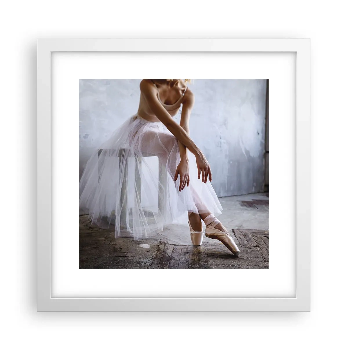 Plagát v bielom ráme - Než sa rozsvietia svetlá rampy - 30x30 cm