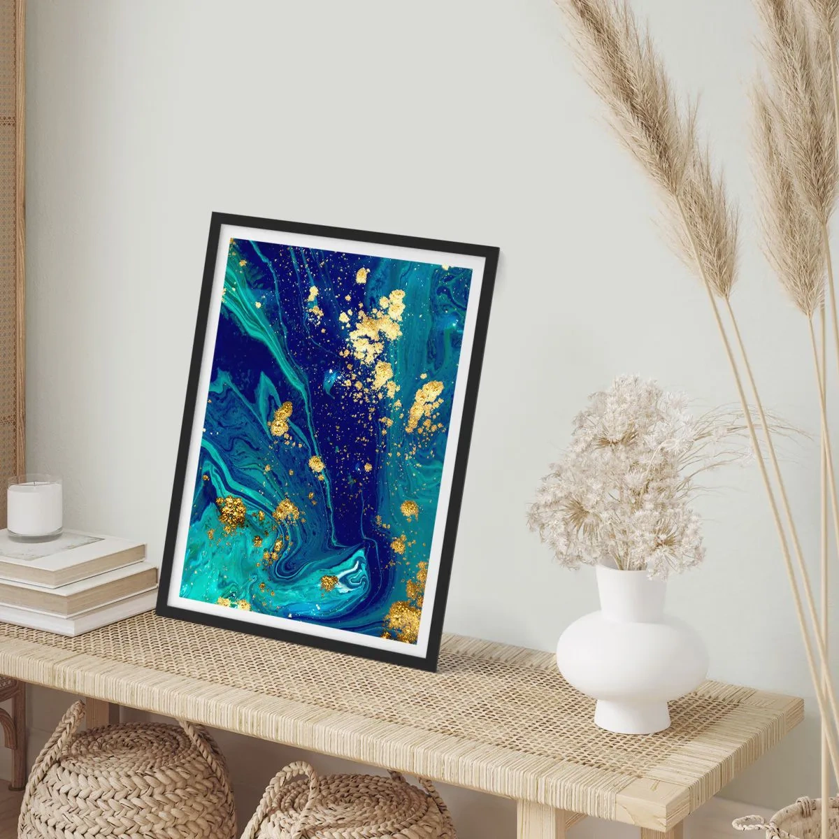 Plagát v čiernom ráme - Abstraktný vzor v odtieňoch modrej a zlatej - 50x70cm - Plátky slnka - Moderná nástenná dekorácia do obývacej izby a spálne ARTTOR