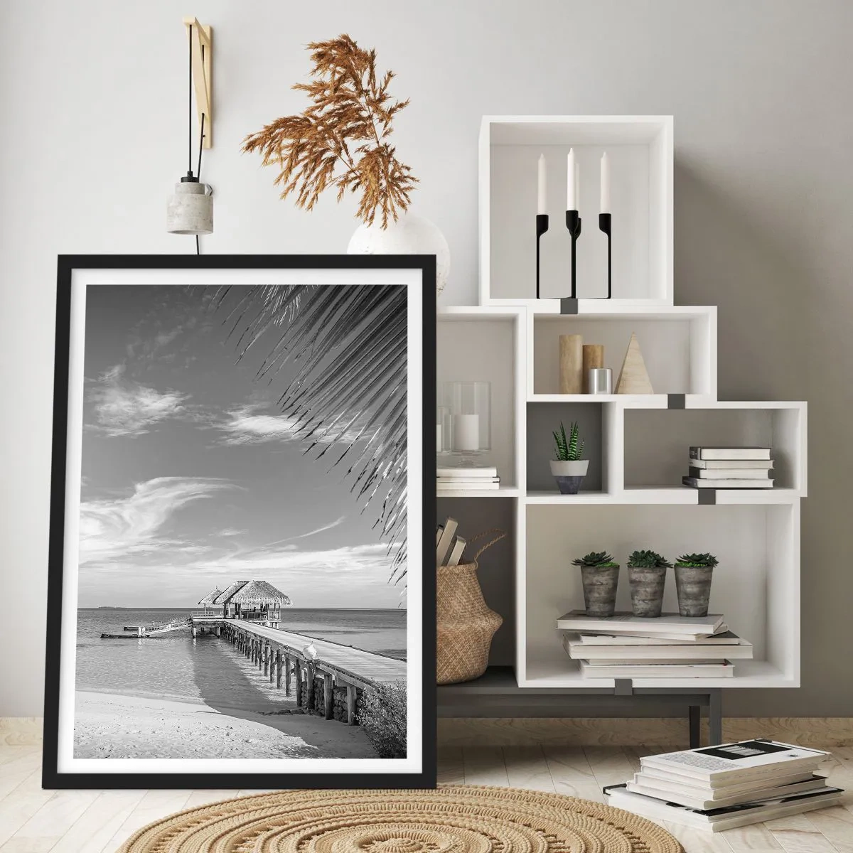 Plagát v čiernom ráme - Čiernobiela krajina s mólom nad pokojným morom - 50x70cm - Spomienka alebo sen? - Moderná nástenná dekorácia do obývacej izby a spálne ARTTOR