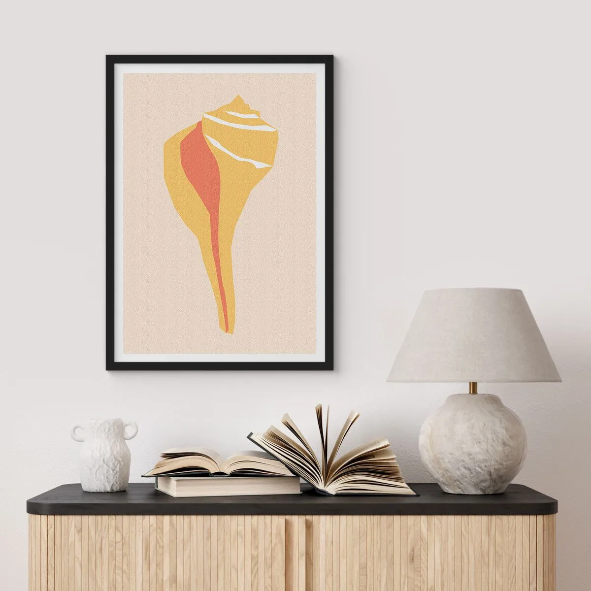 Plagát v čiernom ráme - Minimalistická grafika škrupiny v teplých farbách - 50x70cm - Organická abstrakcia – rast - Moderná nástenná dekorácia do obývacej izby a spálne ARTTOR