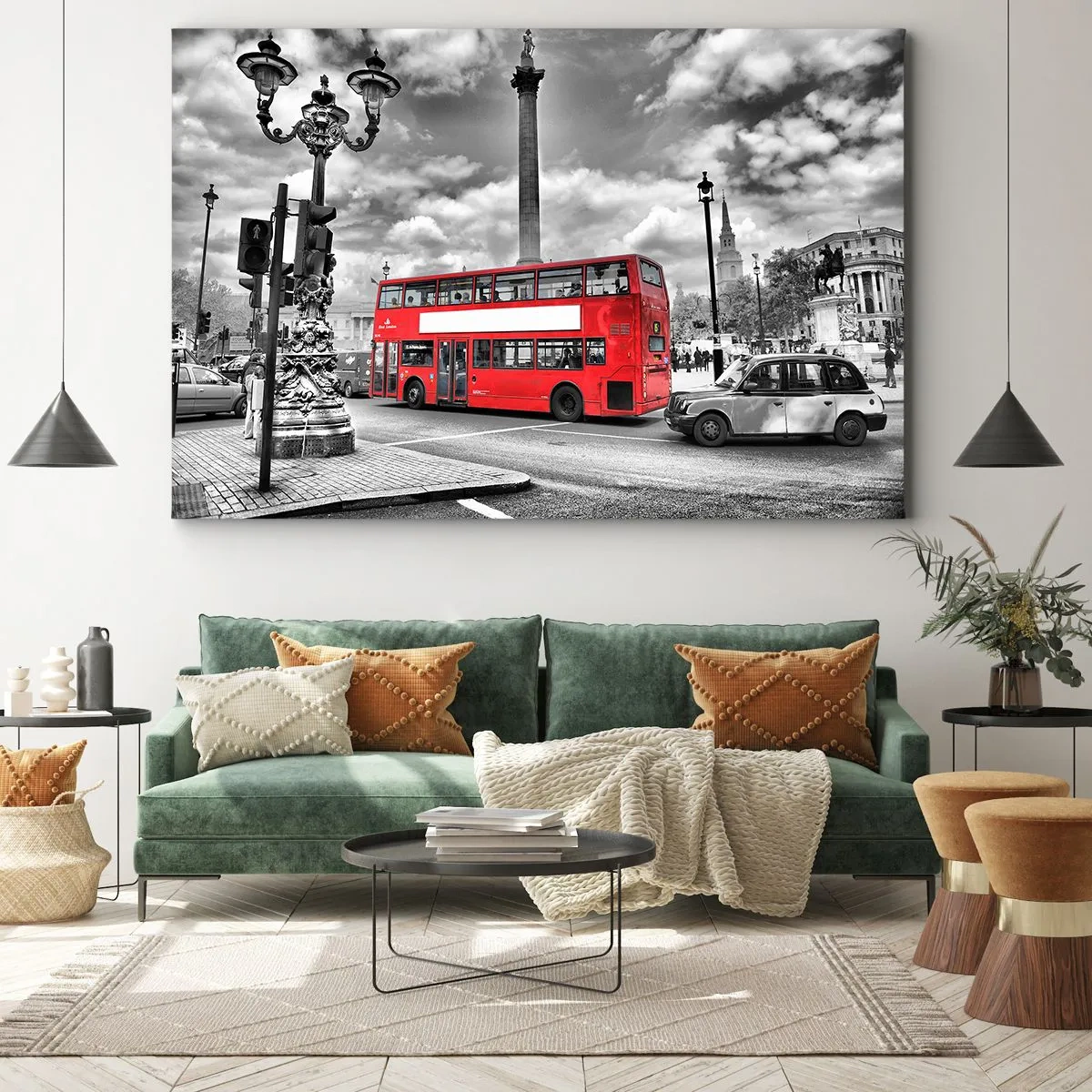 Obraz na plátne - Červený dvojposchodový autobus na čiernobielom mestskom pozadí - 70x50cm - Skutočný krvný obeh mesta - Moderná nástenná dekorácia do obývacej izby a spálne ARTTOR