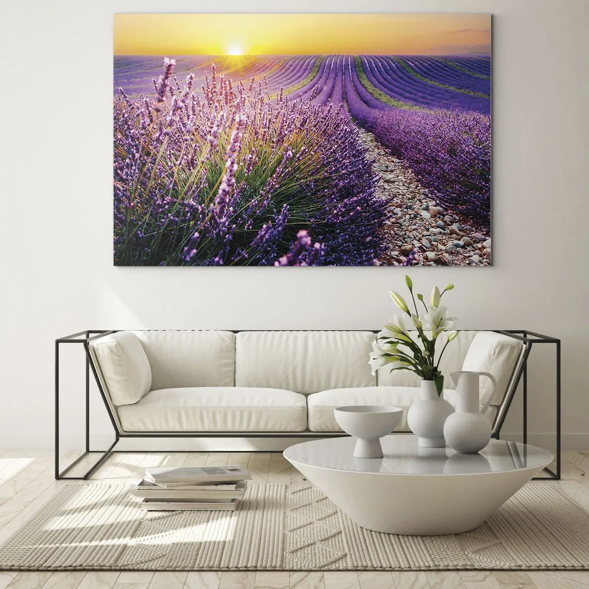 Obraz na skle - Levanduľové pole pri východe slnka s kamenistým chodníkom - 70x50cm - Voňavý lán - Moderná nástenná dekorácia do obývacej izby a spálne ARTTOR