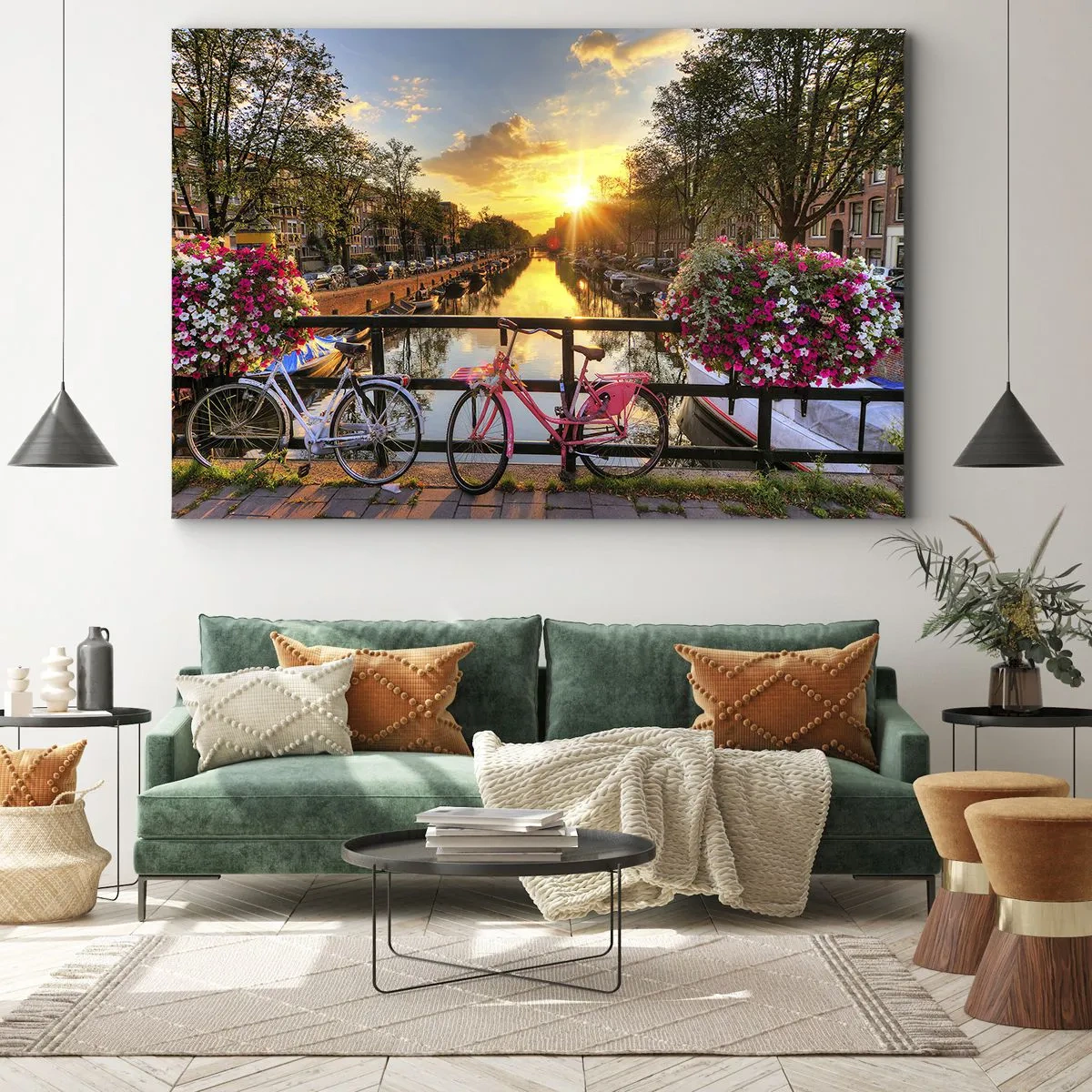 Obraz na plátne - Bicykle na moste v žiari zapadajúceho slnka - 70x50cm - Jarné ráno v Amsterdame - Moderná nástenná dekorácia do obývacej izby a spálne ARTTOR