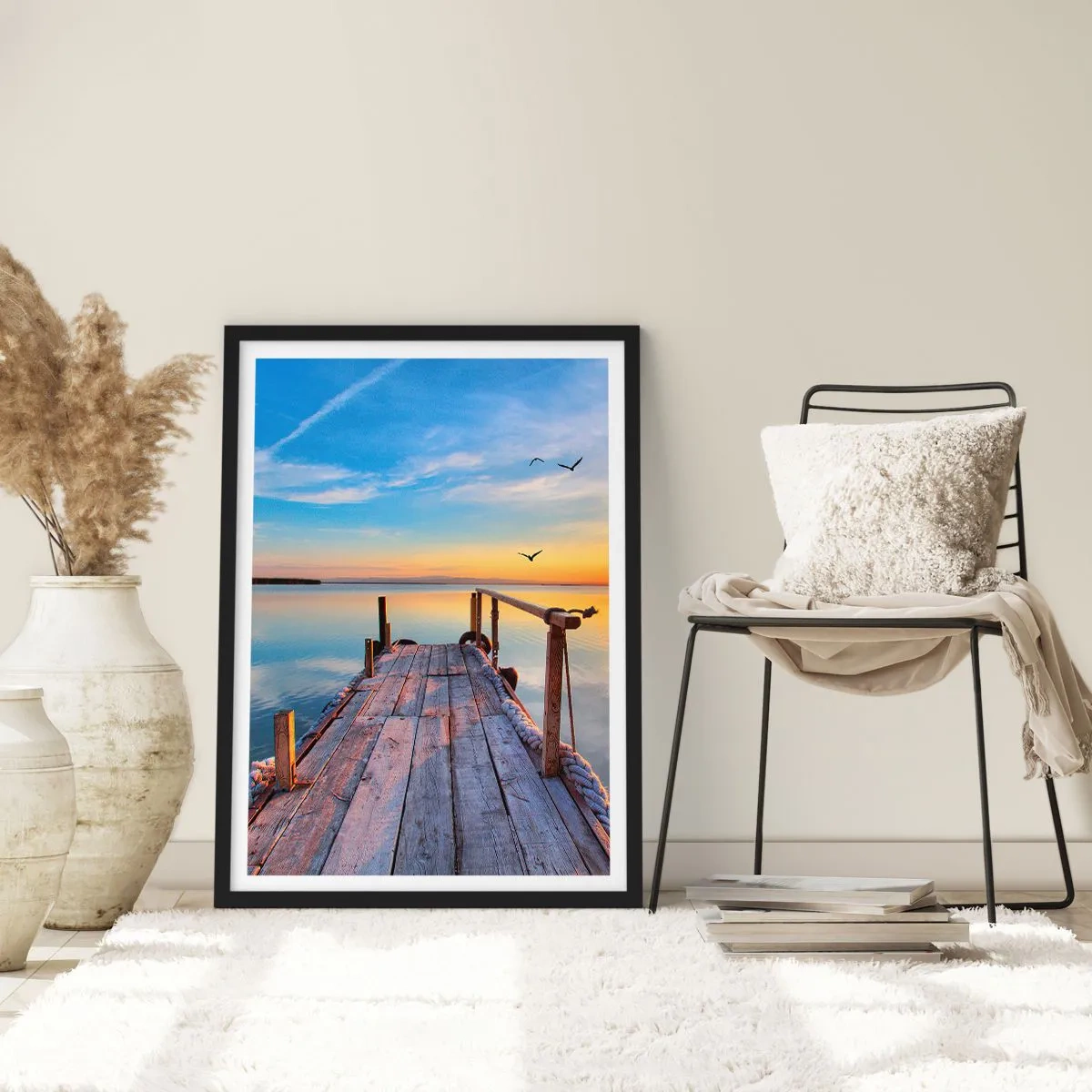 Plagát v čiernom ráme - Mólo pri západe slnka nad pokojným jazerom - 50x70cm - Ísť pred seba smerom k slnku - Moderná nástenná dekorácia do obývacej izby a spálne ARTTOR