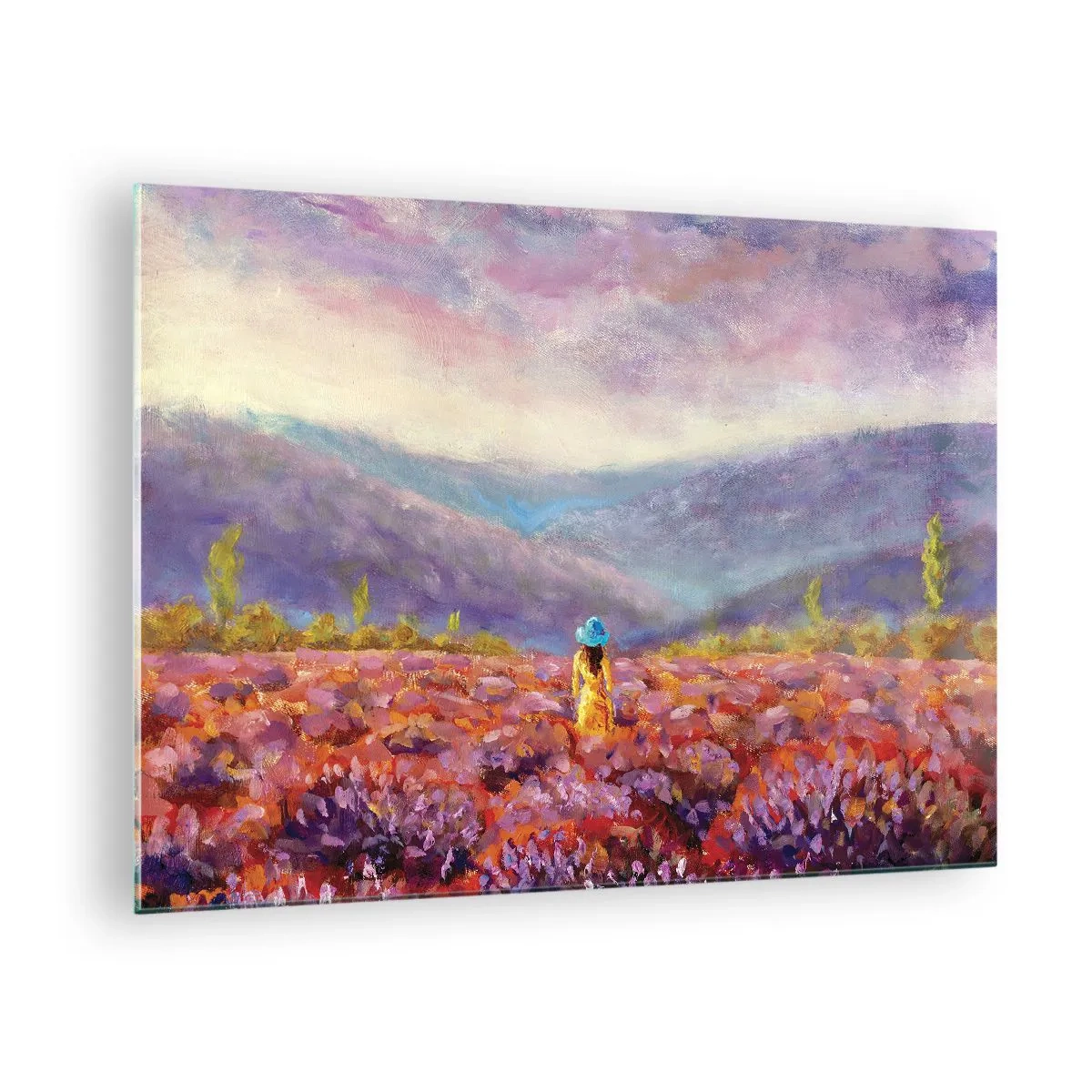 Obraz na skle - Postava s klobúkom v levanduľovom poli za súmraku - 70x50cm - V levanduľovom svete - Moderná nástenná dekorácia do obývacej izby a spálne ARTTOR