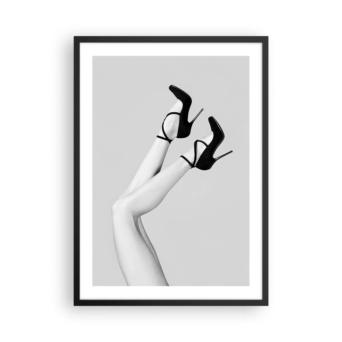 Plagát v čiernom ráme - Štýlové nohy v čiernych vysokých podpätkoch - 50x70cm - Hore nohami - Moderná nástenná dekorácia do obývacej izby a spálne ARTTOR