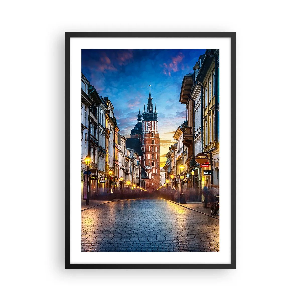 Plagát v čiernom ráme - Večerný pohľad na ulicu Grodzku a kostol sv. Márie v Krakove - 50x70cm - Krakovský pôvab - Moderná nástenná dekorácia do obývacej izby a spálne ARTTOR
