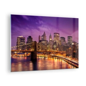 Obraz na skle - Večerný pohľad na New York s Brooklynským mostom - 70x50cm - Fialovo-zlatý Manhattan - Moderná nástenná dekorácia do obývacej izby a spálne ARTTOR