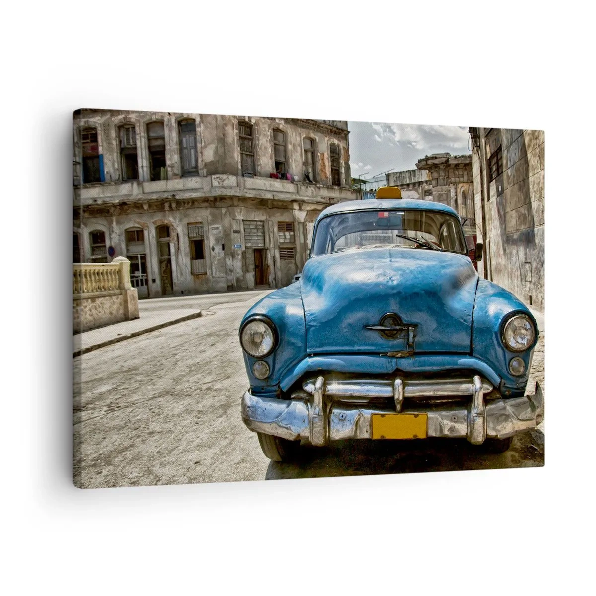 Obraz na plátne - Staré modré auto na ulici v retro štýle - 70x50cm - Staré je krásne - Moderná nástenná dekorácia do obývacej izby a spálne ARTTOR