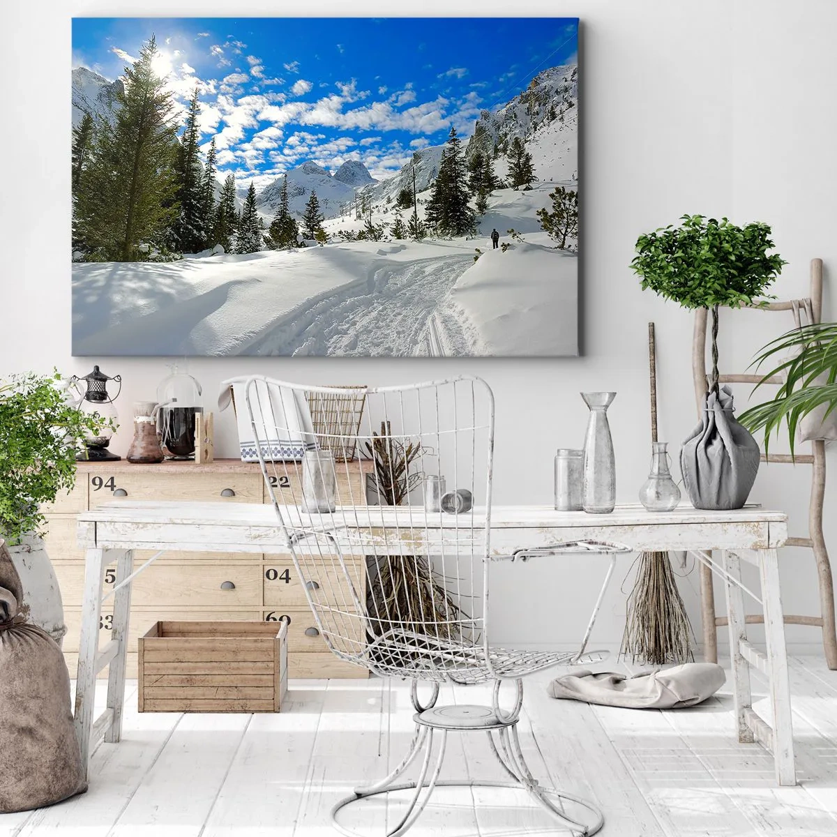 Obraz na plátne - Zimná horská krajina s lesom a cestičkou v snehu - 70x50cm - V snehu a na slnku - Moderná nástenná dekorácia do obývacej izby a spálne ARTTOR
