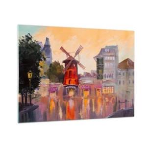 Obraz na skle - Červený veterný mlyn Moulin Rouge medzi parížskymi činžovnými domami - 70x50cm - Parížske ikony – Moulin Rouge - Moderná nástenná dekorácia do obývacej izby a spálne ARTTOR