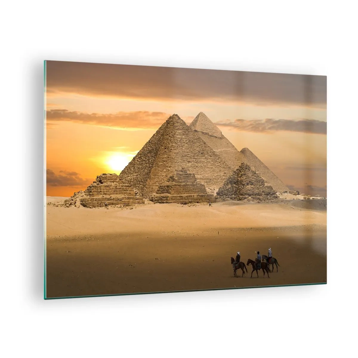 Obraz na skle - Pyramídy v Gíze pri západe slnka s jazdcami na koňoch - 70x50cm - Bez zmien po tisíce rokov - Moderná nástenná dekorácia do obývacej izby a spálne ARTTOR
