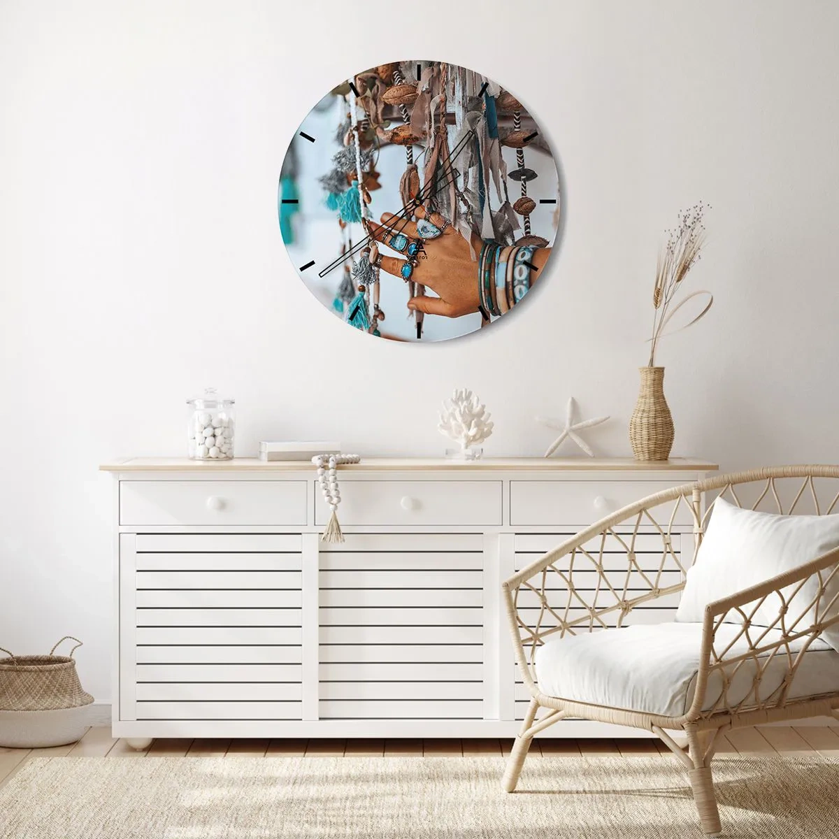 Nástenné hodiny - Ruka zdobená šperkami medzi boho ručnými prácami - 30x30cm - Miestne poklady - Moderná nástenná dekorácia do obývacej izby, kuchyne a spálne ARTTOR