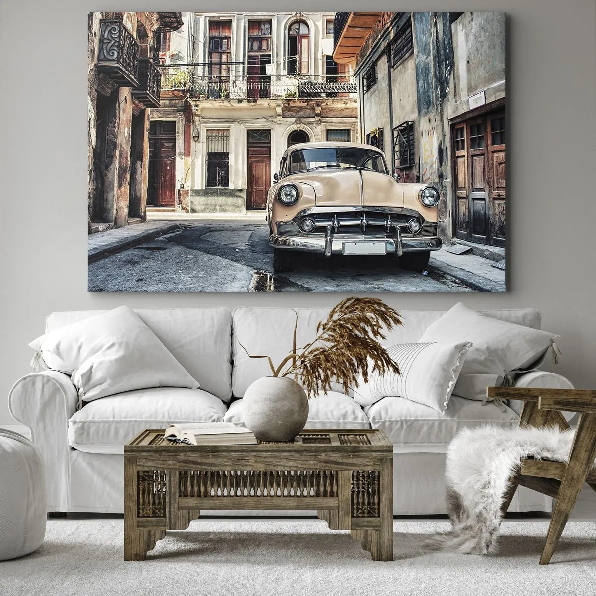Obraz na plátne - Klasické auto na pozadí mestskej architektúry - 70x50cm - Siesta v Havane - Moderná nástenná dekorácia do obývacej izby a spálne ARTTOR