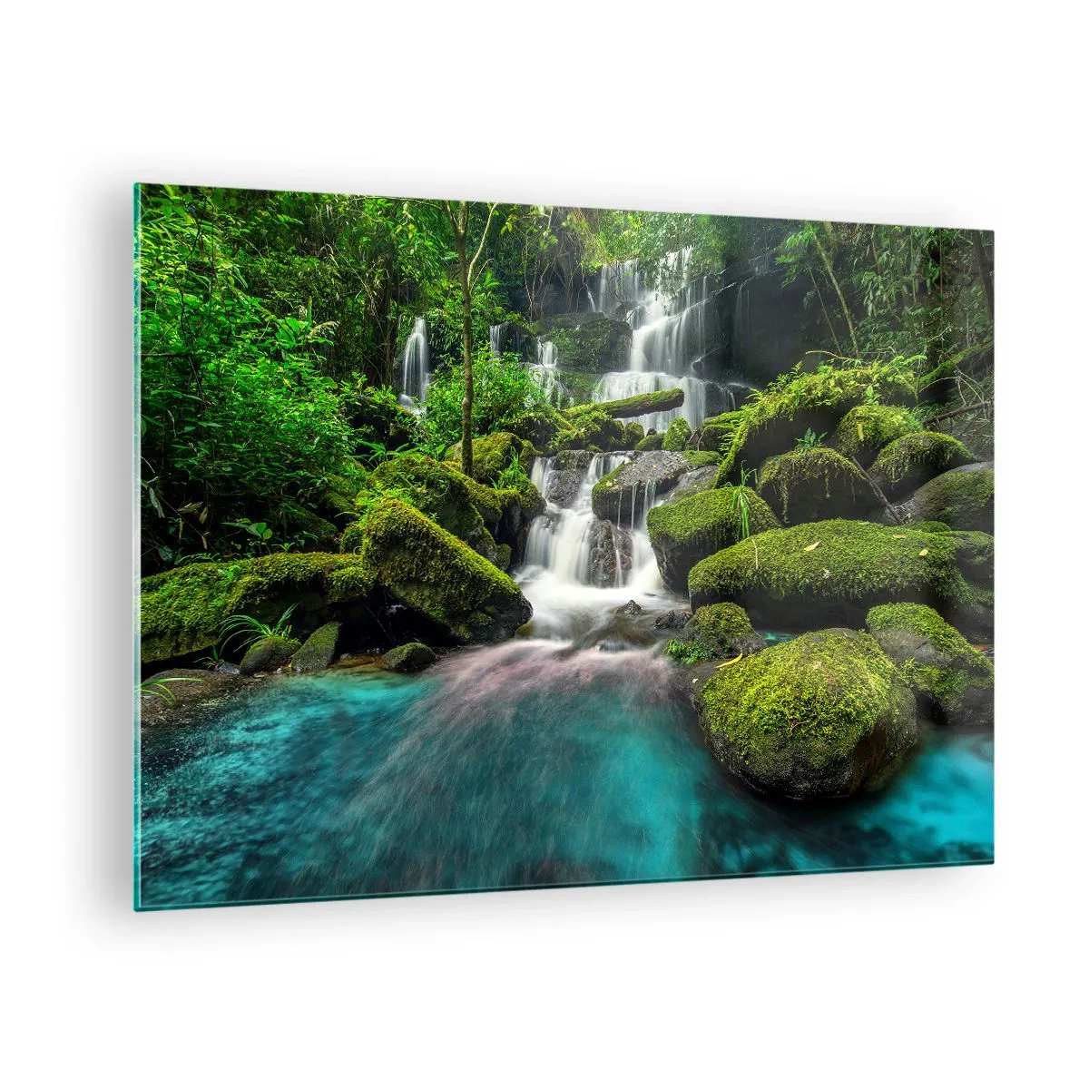 Obraz na skle - Exotický vodopád obklopený bujnou zeleňou a tyrkysovou vodou - 70x50cm - Tyrkys, zafíry a tekuté striebro - Moderná nástenná dekorácia do obývacej izby a spálne ARTTOR