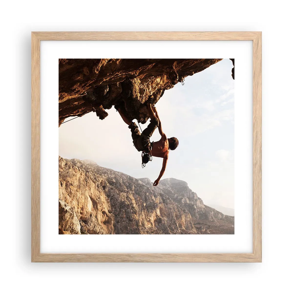 Plagát v ráme zo svetlého duba - Svet zovretý v ruke na zosuve balvanu - 40x40 cm