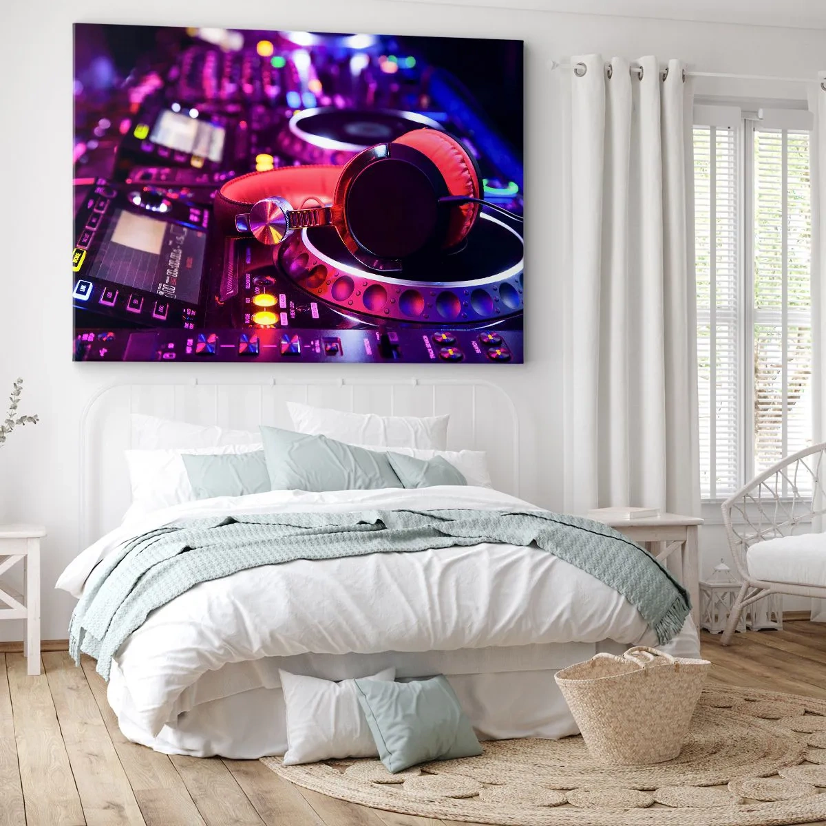 Obraz na plátne - DJ slúchadlá na konzole s neónovým osvetlením - 70x50cm - Než začne zábava - Moderná nástenná dekorácia do obývacej izby a spálne ARTTOR