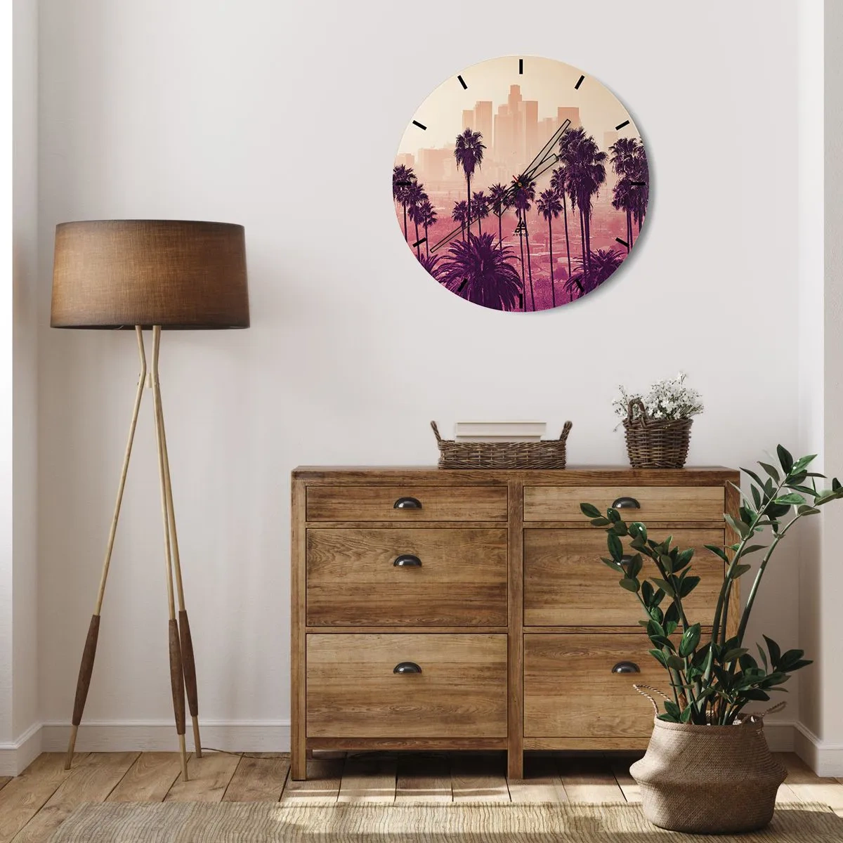 Nástenné hodiny - Západ slnka s palmami a panorámou mesta - 30x30cm - Kalifornská krajinka - Moderná nástenná dekorácia do obývacej izby, kuchyne a spálne ARTTOR