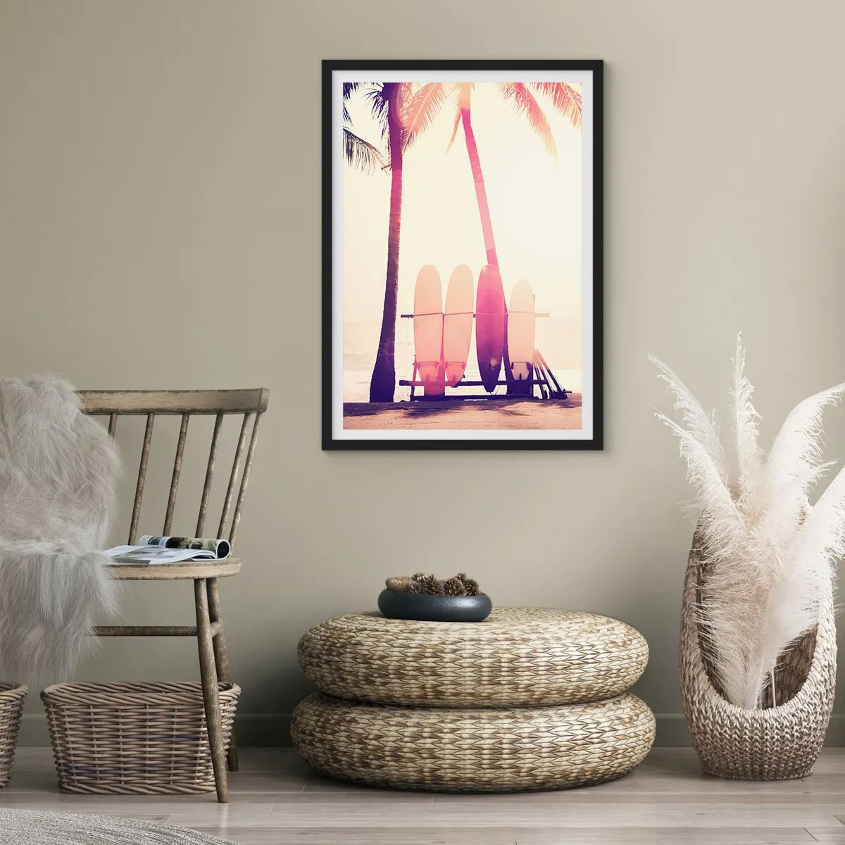 Plagát v čiernom ráme - Surfovacie dosky zoradené pod palmami na pláži - 50x70cm - Bude to skvelý deň - Moderná nástenná dekorácia do obývacej izby a spálne ARTTOR