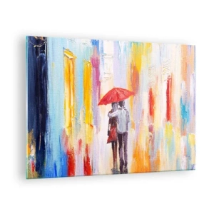 Obraz na skle - Pár drží červený dáždnik v daždi na farebnej ulici. - 70x50cm - Nech prší ďalej - Moderná nástenná dekorácia do obývacej izby a spálne ARTTOR
