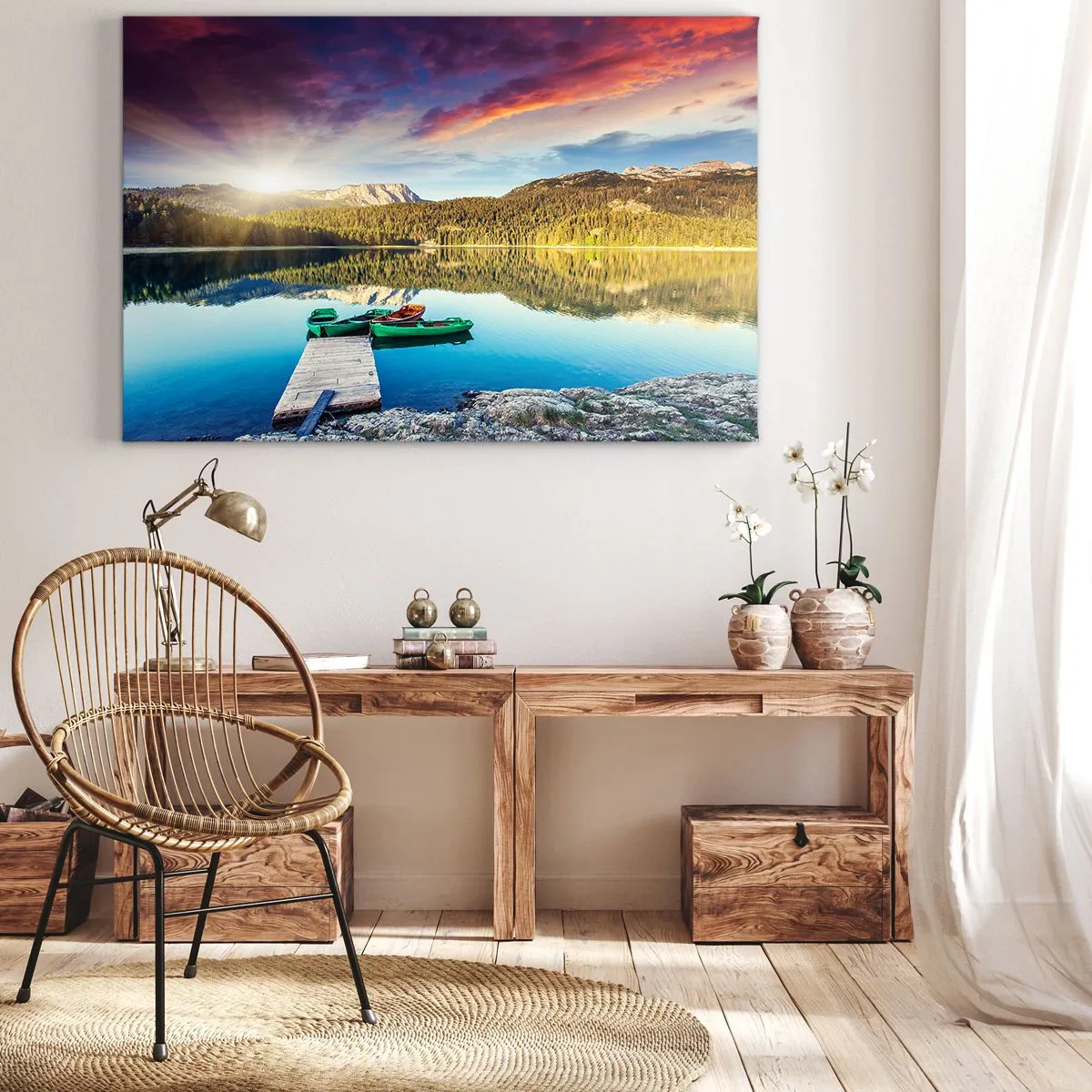 Obraz na plátne - Západ slnka nad jazerom s loďkami na móle - 70x50cm - Pri vode hladkej ako zrkadlo - Moderná nástenná dekorácia do obývacej izby a spálne ARTTOR