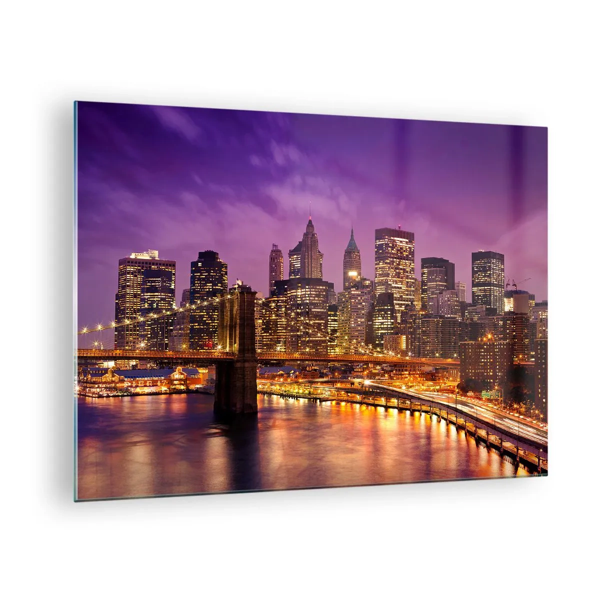 Obraz na skle - Večerný pohľad na New York s Brooklynským mostom - 70x50cm - Fialovo-zlatý Manhattan - Moderná nástenná dekorácia do obývacej izby a spálne ARTTOR