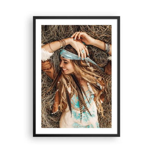 Plagát v čiernom ráme - Žena v boho štýle s dredmi a ornamentmi na pozadí suchej trávy. - 50x70cm - Na ceste do leta lásky - Moderná nástenná dekorácia do obývacej izby a spálne ARTTOR