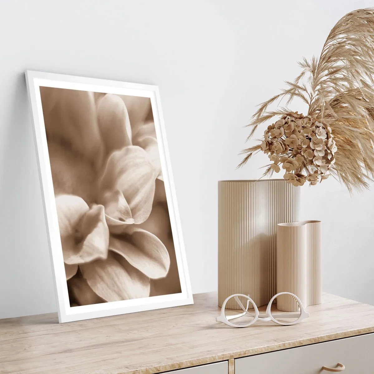 Plagát v bielom ráme - Nežné ako úsmev - 50x70 cm