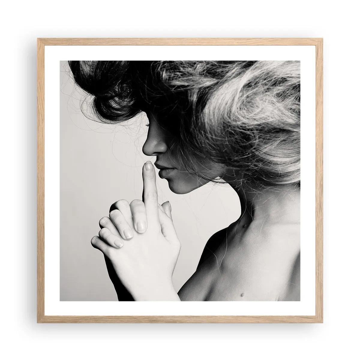 Plagát v ráme zo svetlého duba - Zahľadená do seba - 60x60 cm