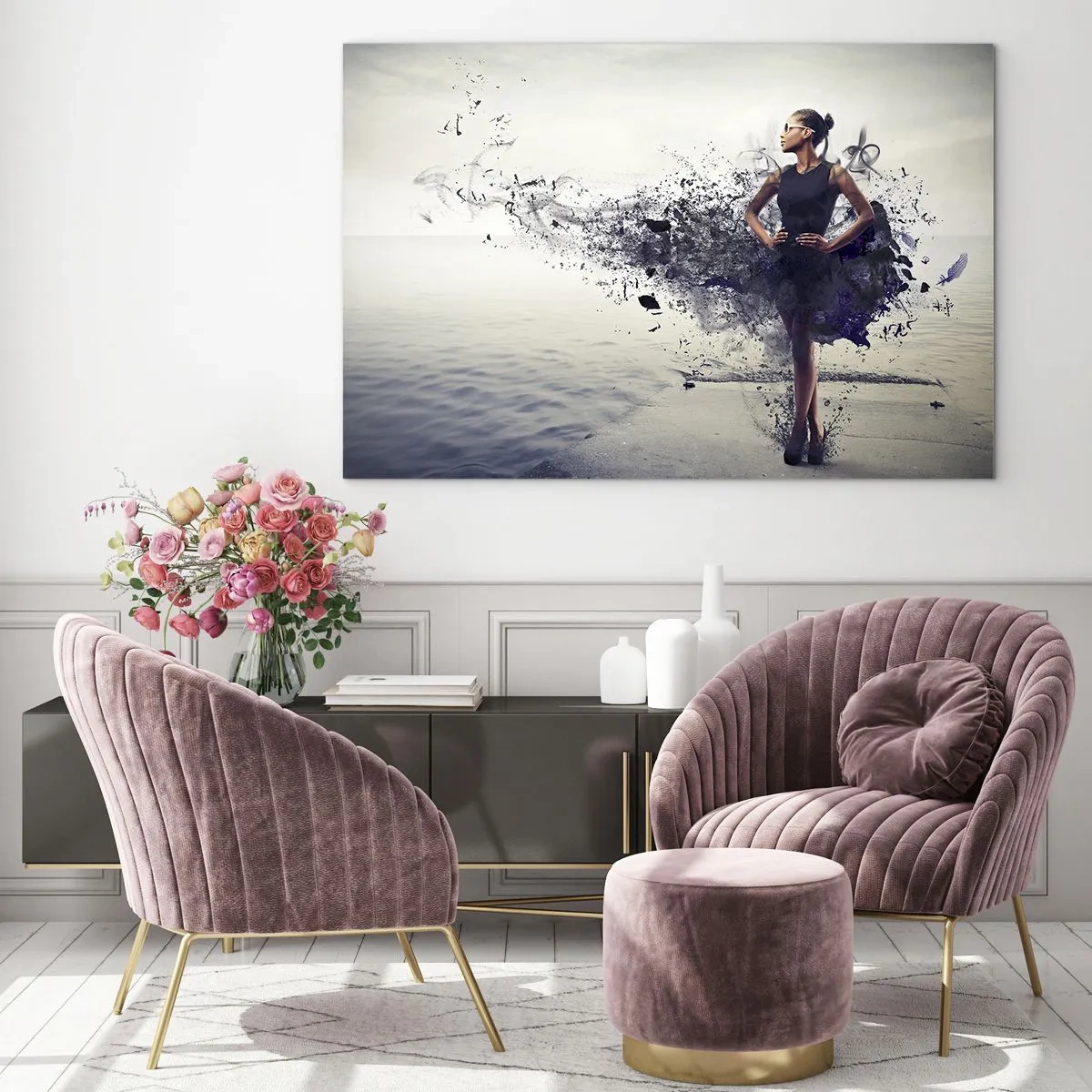 Obraz na skle - Žena v rozmazaných šatách na pozadí pokojnej vody - 70x50cm - Africká Venuša - Moderná nástenná dekorácia do obývacej izby a spálne ARTTOR