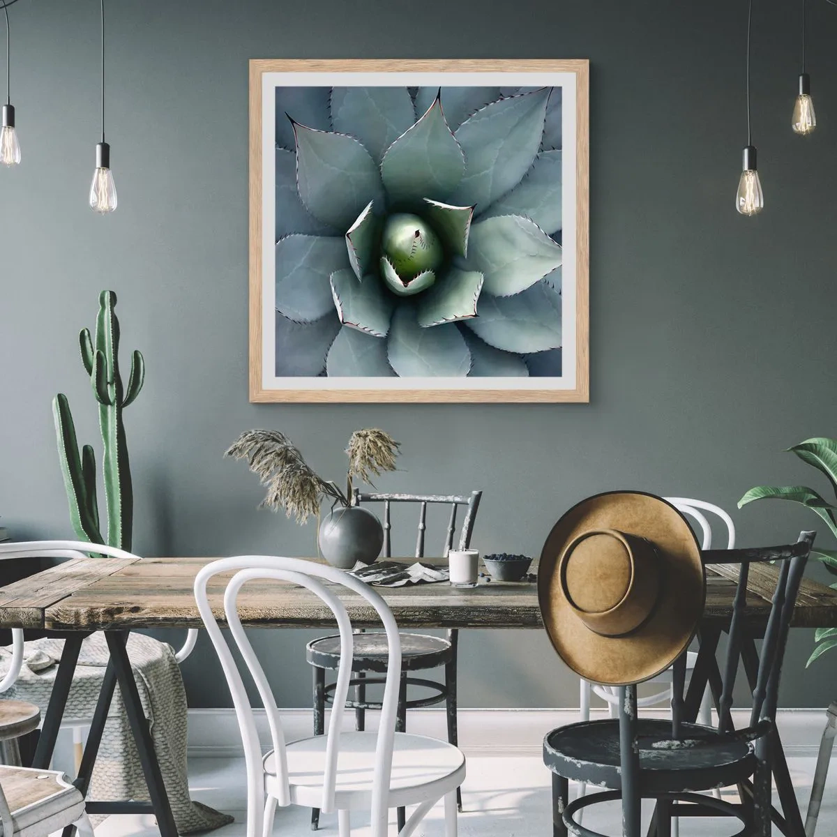 Plagát v ráme zo svetlého duba - Zvádza a varuje - 50x50 cm