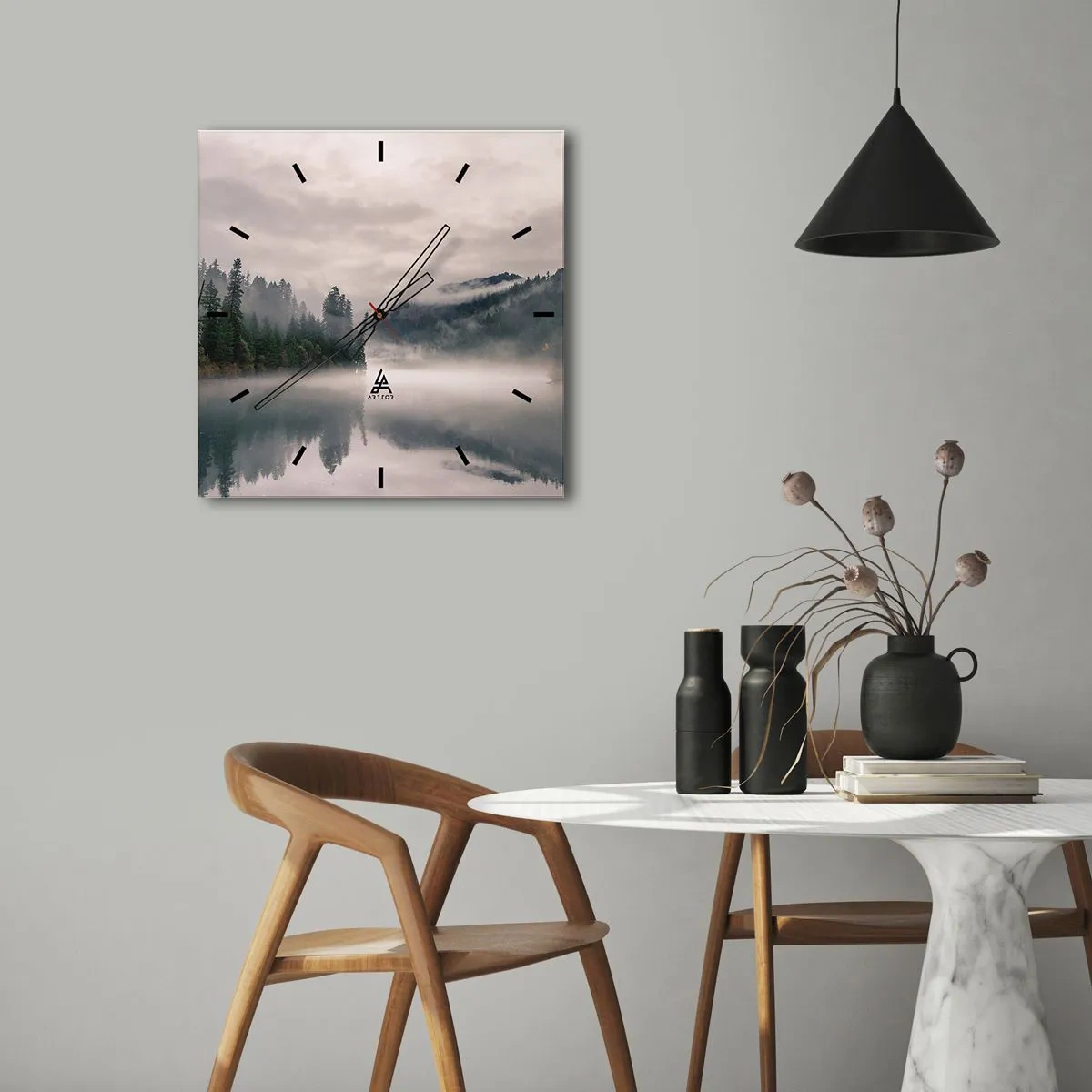 Nástenné hodiny - V zamyslení, v hmle - 30x30 cm
