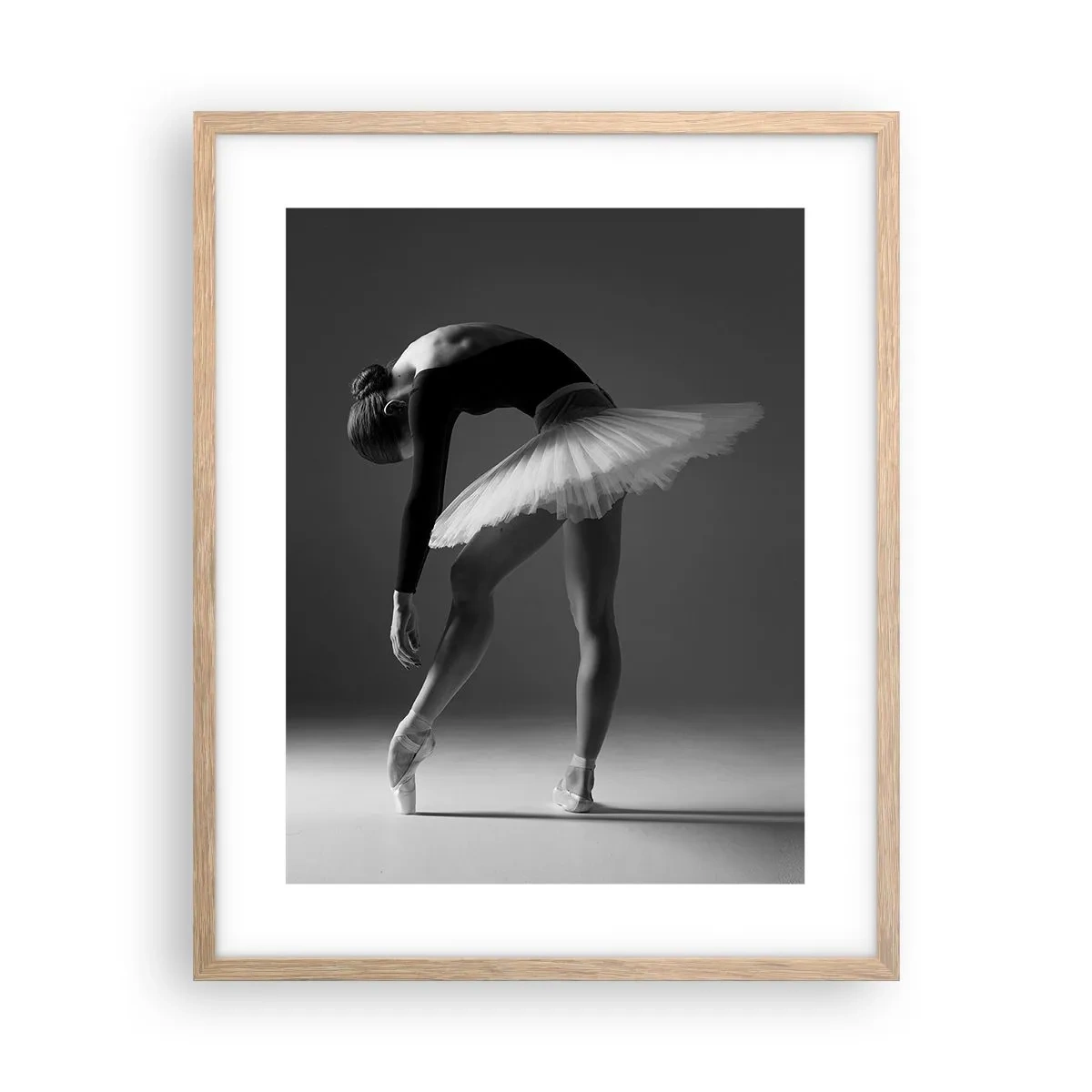 Plagát v ráme zo svetlého duba - Bella ballerina - 40x50 cm