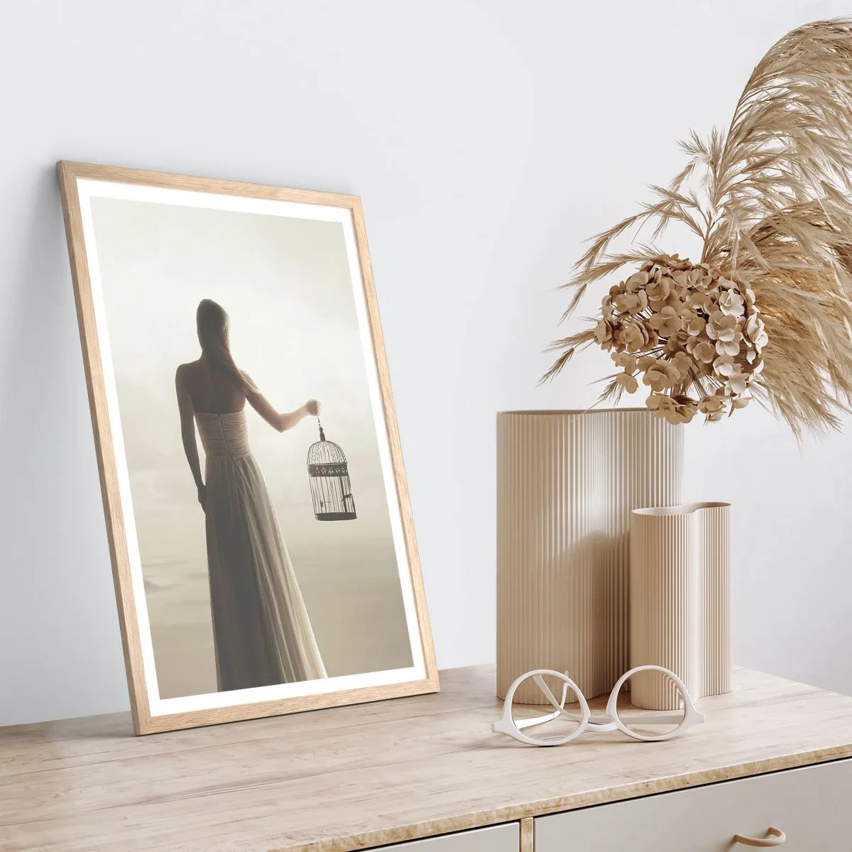 Plagát v ráme zo svetlého duba - Buď slobodná - 40x50 cm