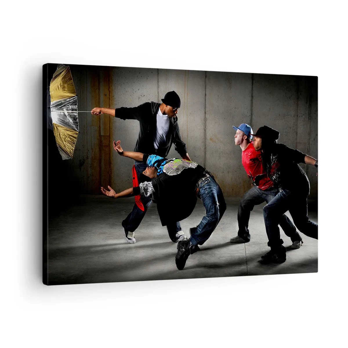 Obraz na plátne - Skupina hip-hopových tanečníkov v dynamickej choreografii - 70x50cm - Tancujúci s pouličným vetrom - Moderná nástenná dekorácia do obývacej izby a spálne ARTTOR