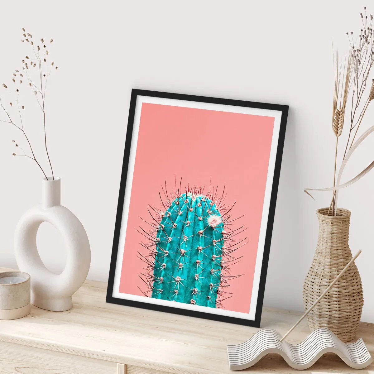 Plagát v čiernom ráme - Tyrkysový kaktus na ružovom pozadí - 50x70cm - Len pozeraj - Moderná nástenná dekorácia do obývacej izby a spálne ARTTOR
