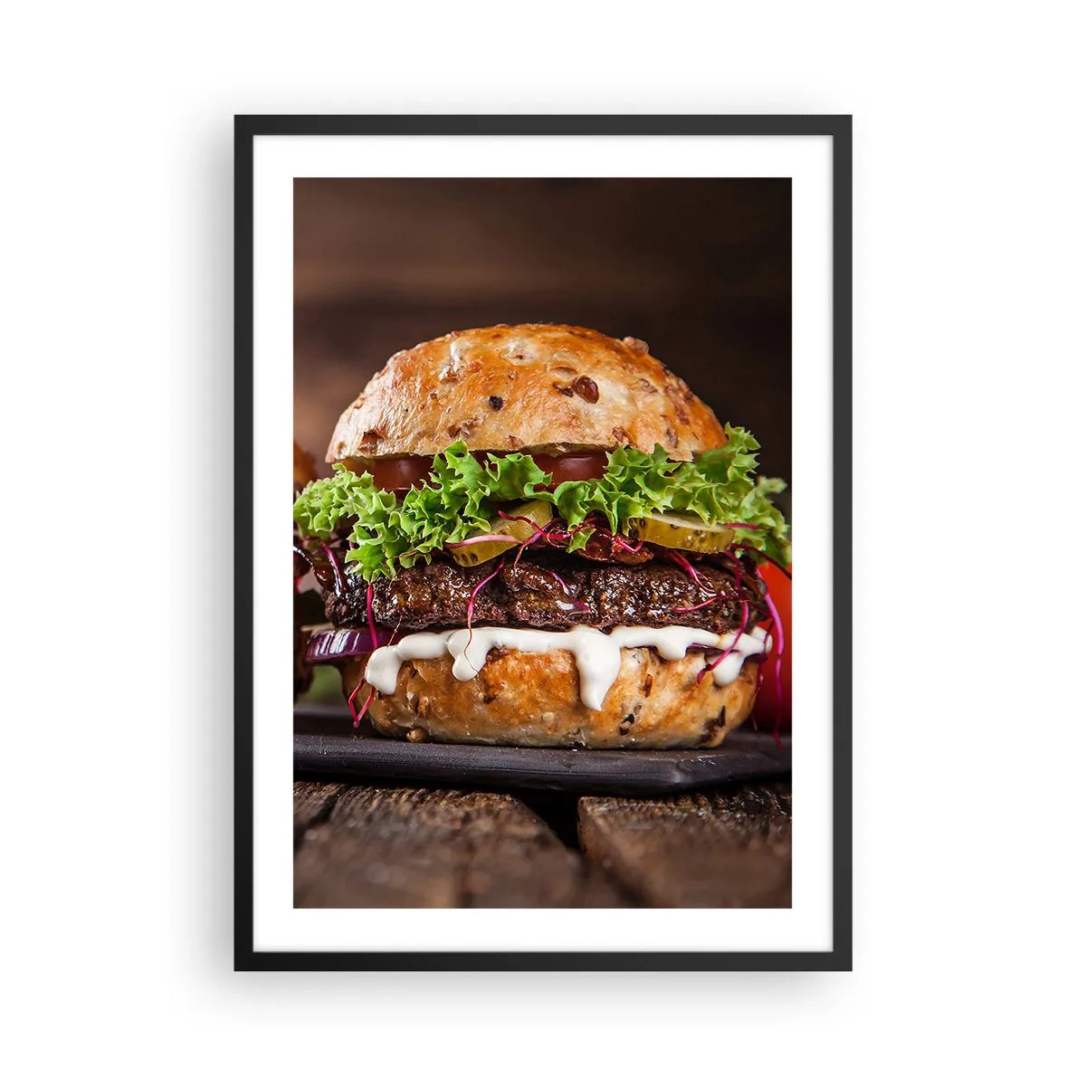 Plagát v čiernom ráme - Chutný burger so zeleninou a omáčkou - 50x70cm - American dream - Moderná nástenná dekorácia do obývacej izby a spálne ARTTOR