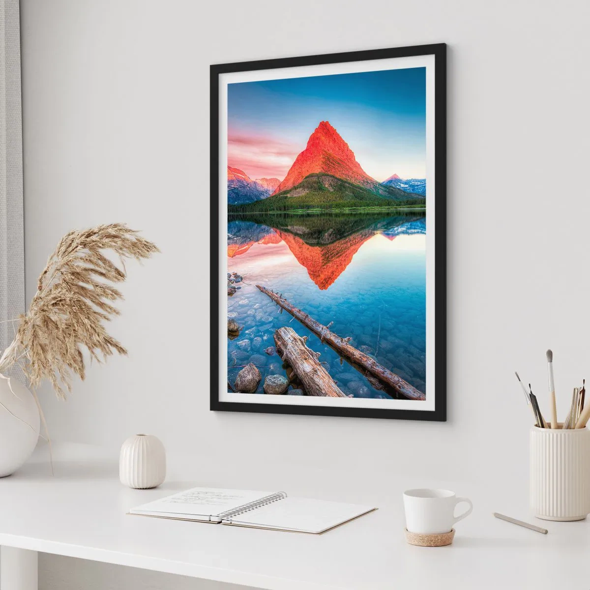 Plagát v čiernom ráme - Hora sa odráža v pokojnom jazere - 50x70cm - Teplo a chlad - Moderná nástenná dekorácia do obývacej izby a spálne ARTTOR
