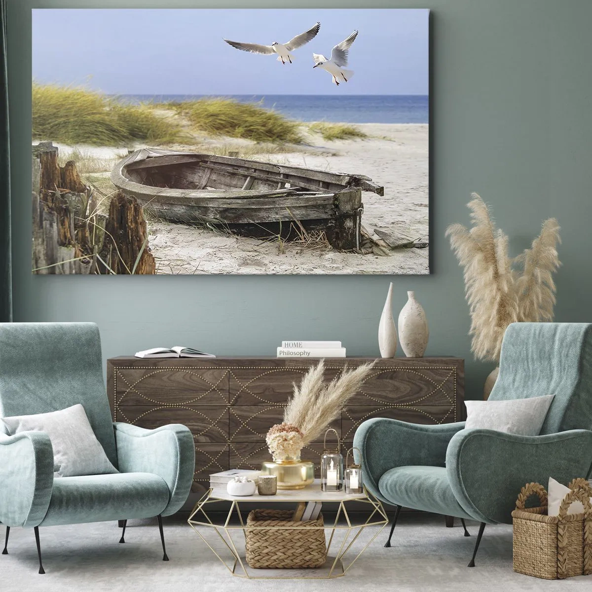 Obraz na plátne - Opustená loď na pláži s čajkami - 70x50cm - Vetrom ožiarené - Moderná nástenná dekorácia do obývacej izby a spálne ARTTOR