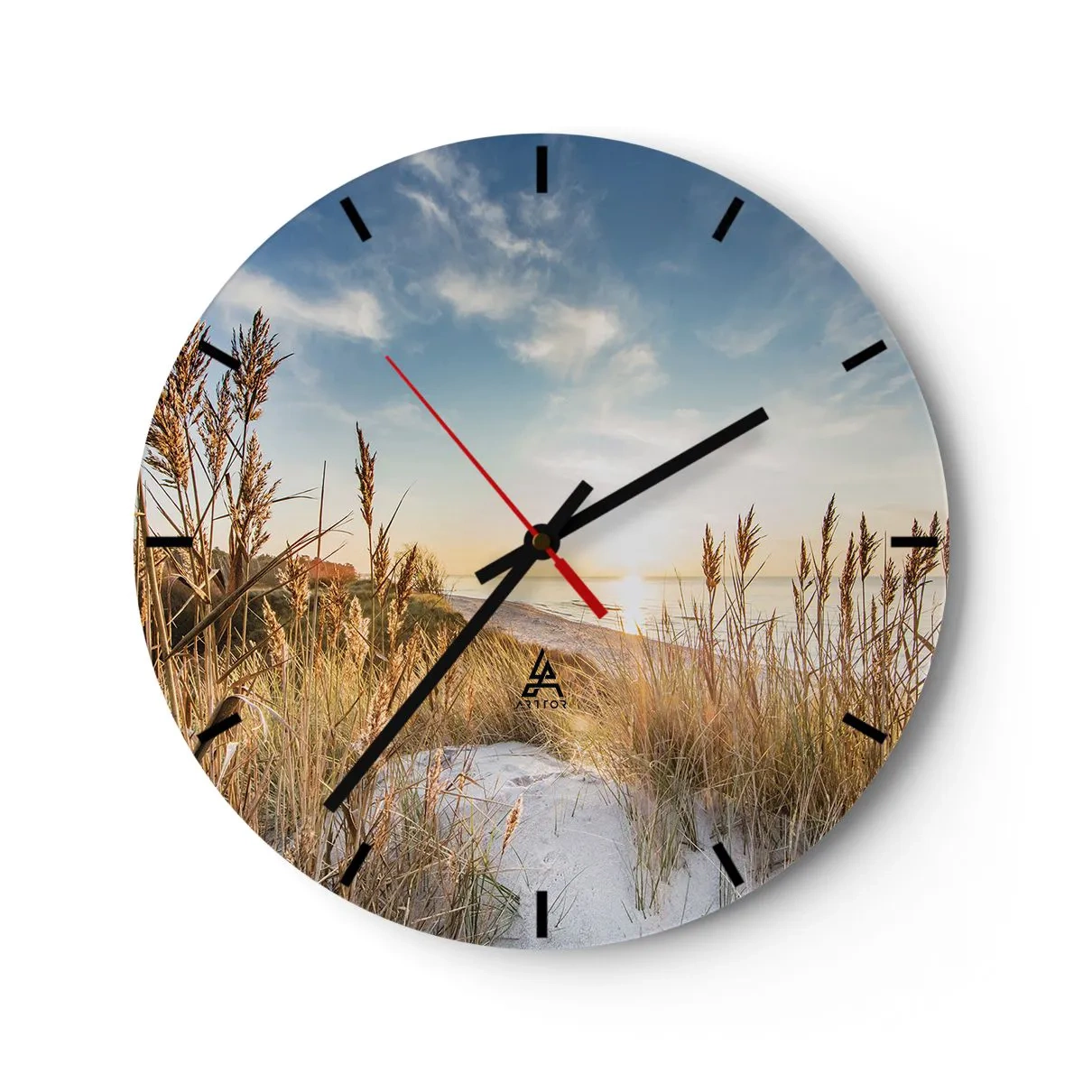 Nástenné hodiny - Piesočnatá pláž s trávou osvetlenou slnečnými lúčmi - 30x30cm - Severná pláž - Moderná nástenná dekorácia do obývacej izby, kuchyne a spálne ARTTOR