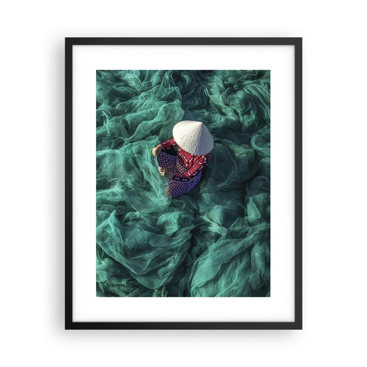 Plagát v čiernom ráme - V mori sietí - 40x50 cm