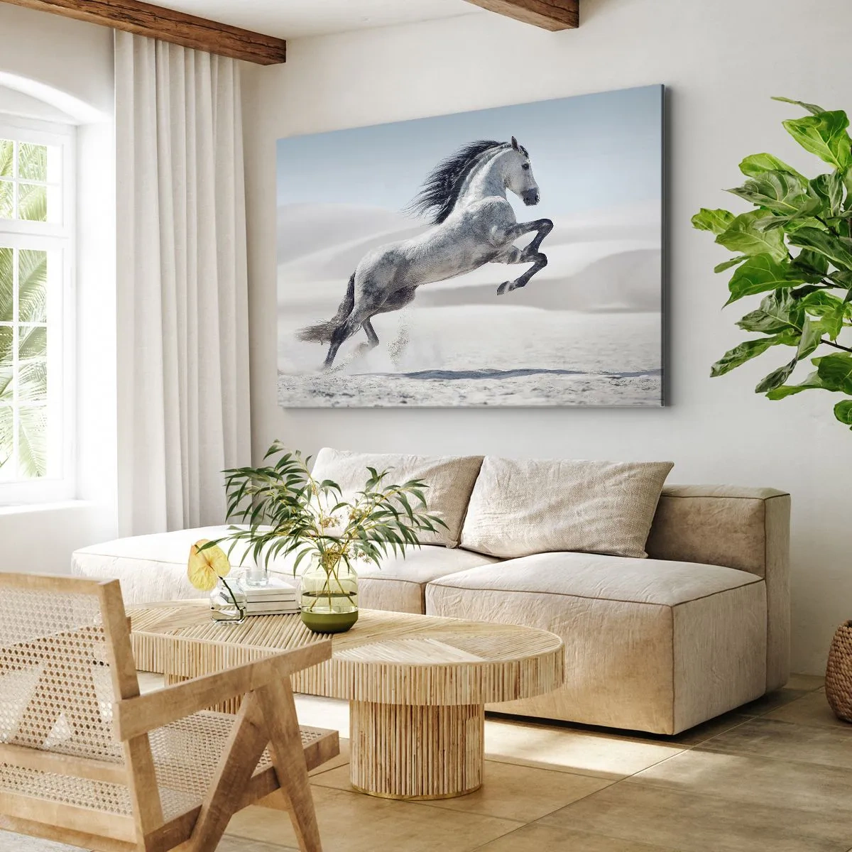 Obraz na plátne - Biely kôň cválajúci na pozadí púštnych dún - 70x50cm - Arabské knieža - Moderná nástenná dekorácia do obývacej izby a spálne ARTTOR