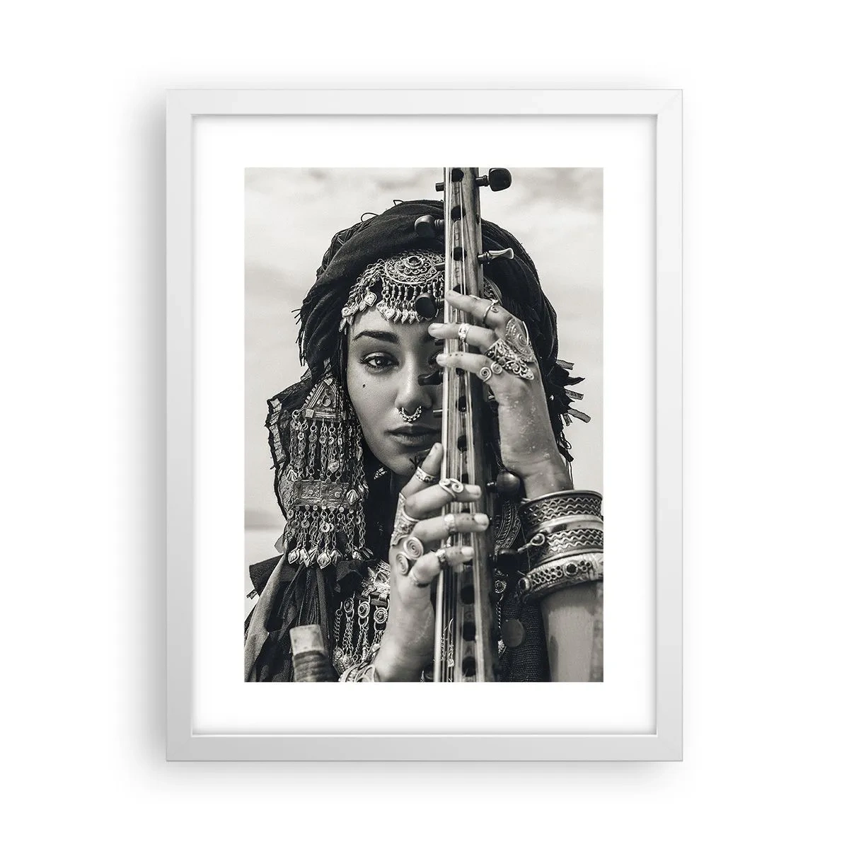 Plagát v bielom ráme - Samotná hudba orientu - 30x40 cm