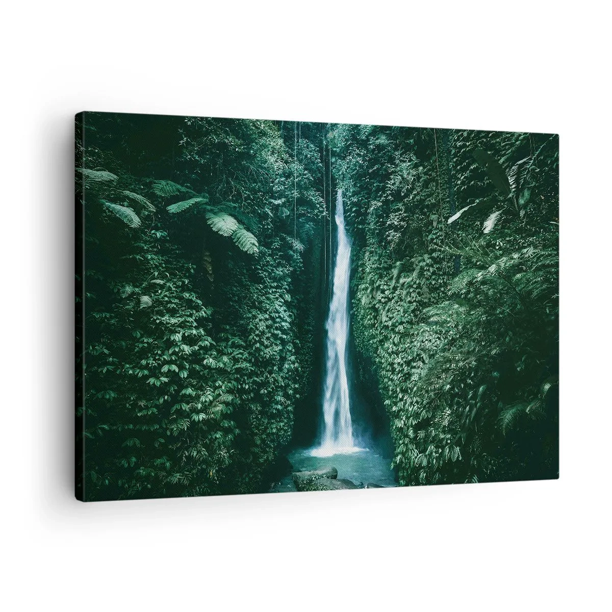 Obraz na plátne - Vodopád obklopený hustou tropickou vegetáciou - 70x50cm - Tropický prameň - Moderná nástenná dekorácia do obývacej izby a spálne ARTTOR