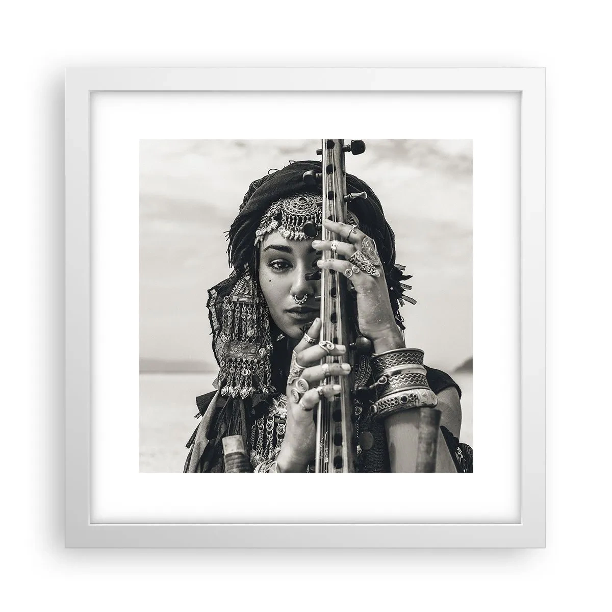 Plagát v bielom ráme - Samotná hudba orientu - 30x30 cm