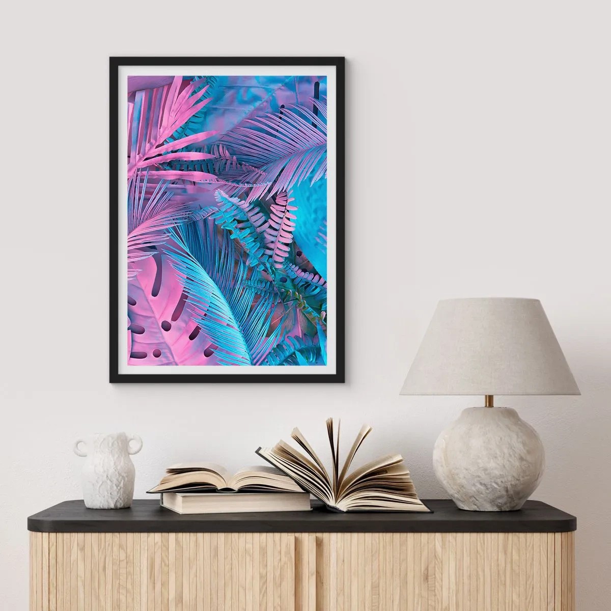 Plagát v čiernom ráme - Farebné tropické listy v neónových odtieňoch ružovej a modrej - 50x70cm - Tropy v ružovej a modrej - Moderná nástenná dekorácia do obývacej izby a spálne ARTTOR