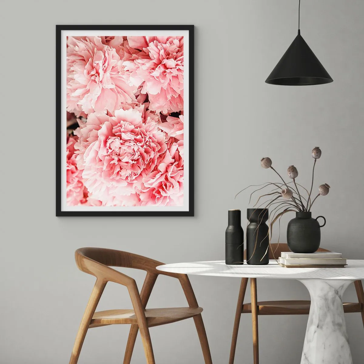 Plagát v čiernom ráme - Jemné ružové pivonky v plnom kvete - 50x70cm - Ružový sen - Moderná nástenná dekorácia do obývacej izby a spálne ARTTOR
