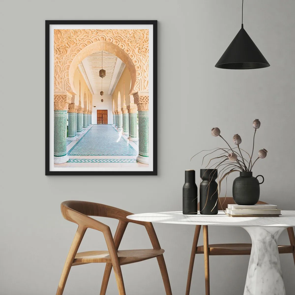 Plagát v čiernom ráme - Fotografia zdobenej arkádovej chodby v orientálnom štýle - 50x70cm - Z príbehov Šeherezády - Moderná nástenná dekorácia do obývacej izby a spálne ARTTOR